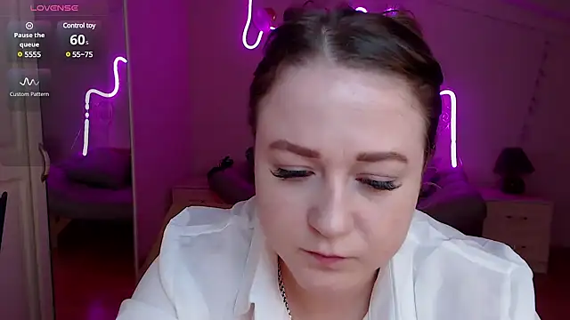 Snapshot of LizzyShine chatting on 03.16.25 LizzyShine online show from 03.16.25