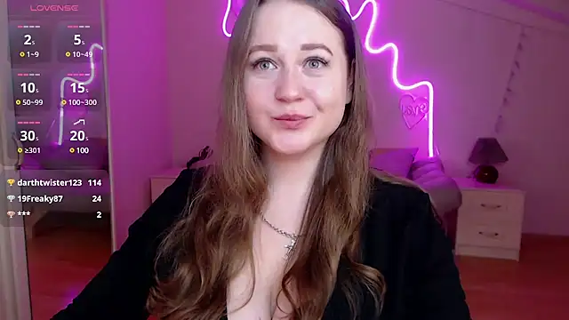 Snapshot of LizzyShine chatting on 03.16.25 LizzyShine online show from 03.16.25