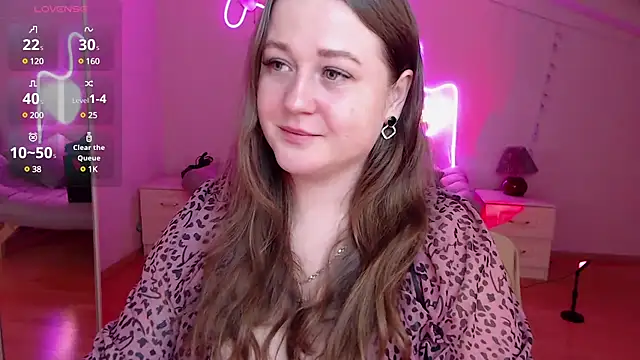 Snapshot of LizzyShine chatting on 03.19.25 LizzyShine online show from 03.19.25