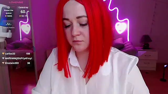 Snapshot of LizzyShine chatting on 03.20.25 LizzyShine online show from 03.20.25