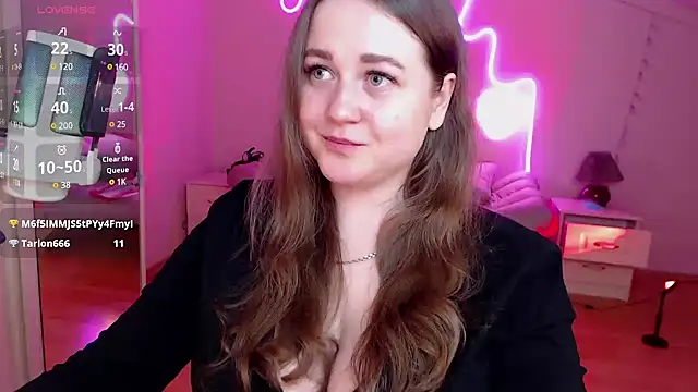 Snapshot of LizzyShine chatting on 03.21.25 LizzyShine online show from 03.21.25