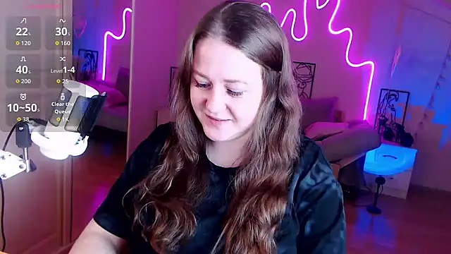 Snapshot of LizzyShine chatting on 09.15.25 LizzyShine online show from 09.15.25