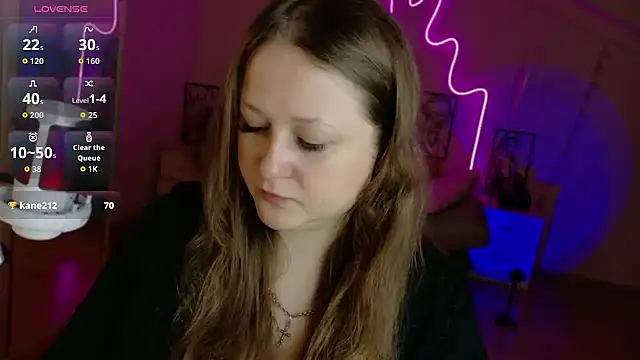 Snapshot of LizzyShine chatting on 10.13.25 LizzyShine online show from 10.13.25