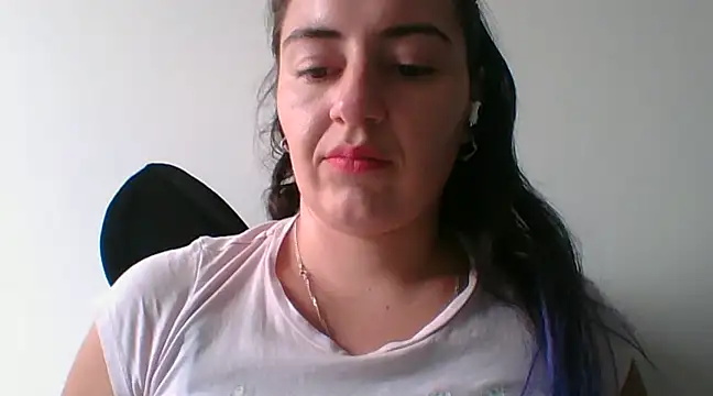  karlie kloss  online show from 02.04.25