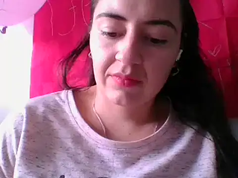  karlie kloss  online show from 02.19.25