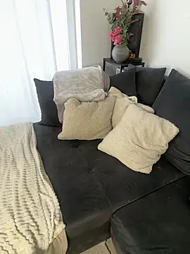 IntiMia online show from 03.05.26