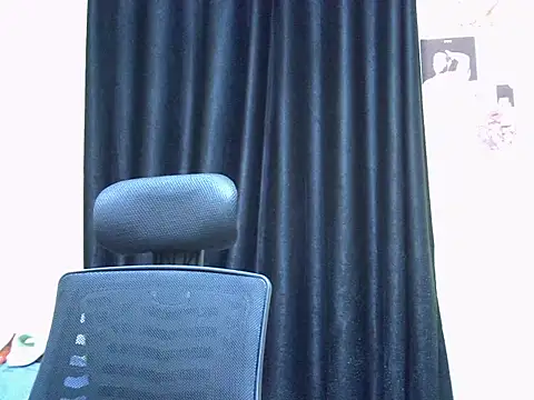 Snapshot of Horny-slut_ chatting on 04.18.26 Horny-slut online show from 04.18.26