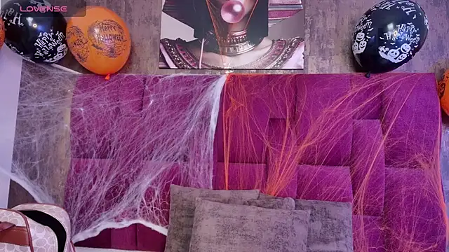 nicole  parker1 online show from 10.27.25