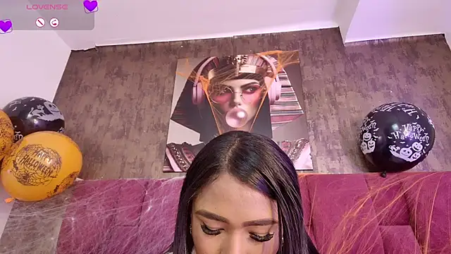 nicole  parker1 online show from 10.30.25