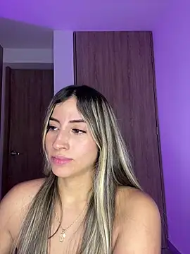 Snapshot of Issabela_G1 chatting on 02.22.25 Issabela G1 online show from 02.22.25