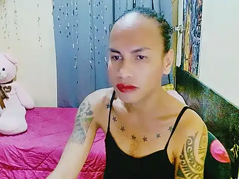 Snapshot of Indaypakay_ts chatting on 10.24.25 Indaypakay ts online show from 10.24.25