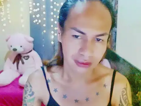 Snapshot of Indaypakay_ts chatting on 10.27.25 Indaypakay ts online show from 10.27.25