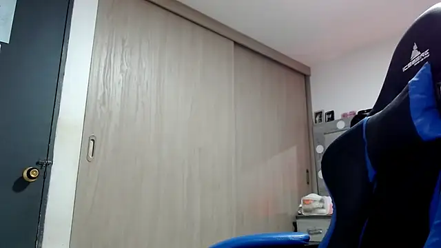 Snapshot of yeibles chatting on 10.18.25 yeibles online show from 10.18.25