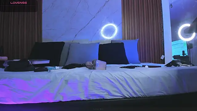 Snapshot of amber__blair chatting on 12.16.24 amber  blair online show from 12.16.24