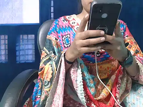 Snapshot of Yashi chatting on 09.22.25 Yashi online show from 09.22.25