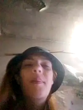 Snapshot of spacegirlll chatting on 12.22.24 spacegirlll online show from 12.22.24