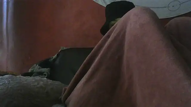 Snapshot of spacegirlll chatting on 12.24.24 spacegirlll online show from 12.24.24