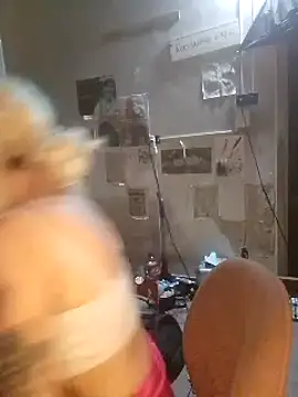 Snapshot of spacegirlll chatting on 02.27.25 spacegirlll online show from 02.27.25