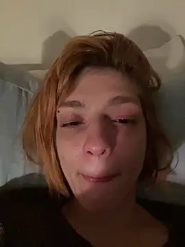 Snapshot of spacegirlll chatting on 12.20.25 spacegirlll online show from 12.20.25