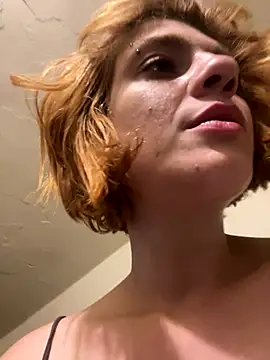 Snapshot of spacegirlll chatting on 12.22.25 spacegirlll online show from 12.22.25