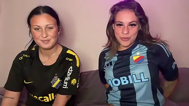 Snapshot of Dif-tjejen chatting on 09.18.25 Dif-tjejen online show from 09.18.25