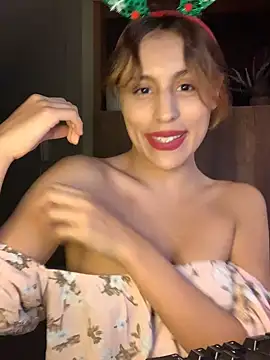 Snapshot of Katee_Jones chatting on 12.18.24 Katee Jones online show from 12.18.24