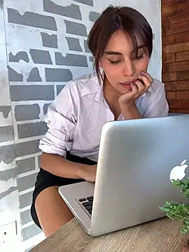 Snapshot of Katee_Jones chatting on 02.01.25 Katee Jones online show from 02.01.25