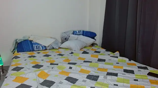 Snapshot of lianandnatasha chatting on 03.04.25 lianandnatasha online show from 03.04.25