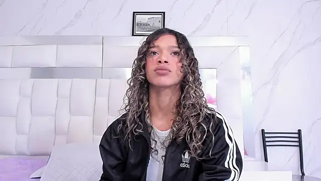 BritneyCollins online show from 09.18.25