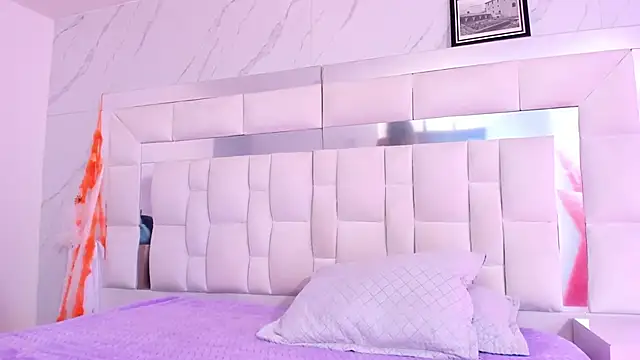 BritneyCollins online show from 10.23.25