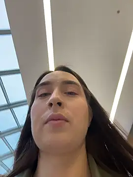 Holly Play online show from 11.13.25