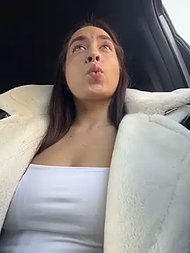 Holly Play online show from 02.07.26