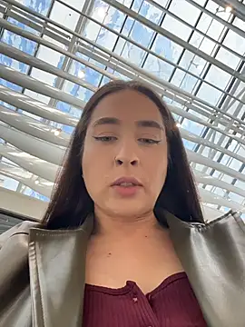 Holly Play online show from 04.20.26