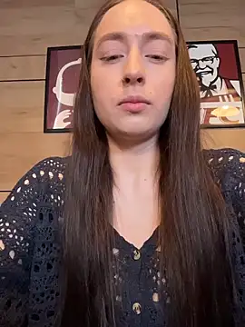 Snapshot of Holly_Play chatting on 04.27.26 Holly Play online show from 04.27.26