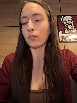 Snapshot of Holly_Play chatting on 05.15.26 Holly Play online show from 05.15.26