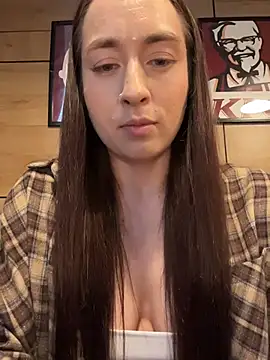 Snapshot of Holly_Play chatting on 05.19.26 Holly Play online show from 05.19.26
