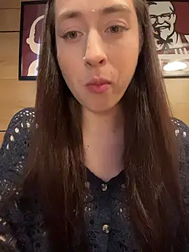 Snapshot of Holly_Play chatting on 05.30.26 Holly Play online show from 05.30.26