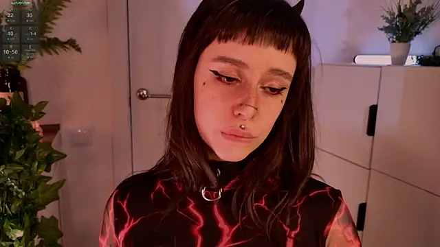 MichaellaMoon online show from 04.17.26