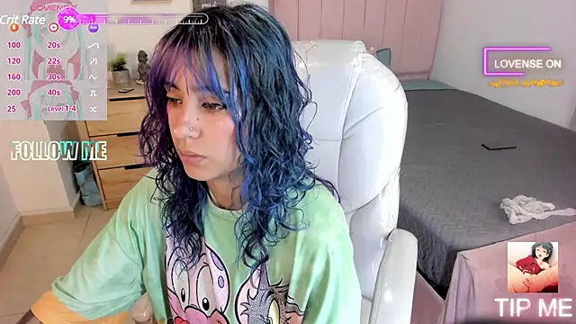 amber Thompson online show from 12.05.24