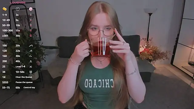 Snapshot of bonnie_wright chatting on 11.05.25 bonnie wright online show from 11.05.25