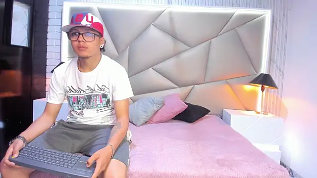 Bonny Bonss online show from 01.22.25