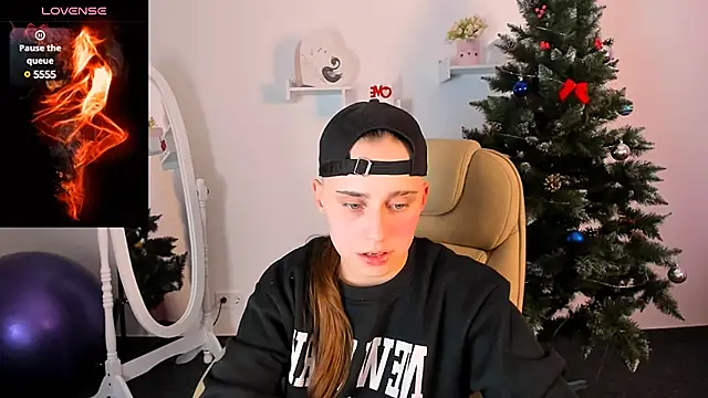 Dolly  Queen  online show from 12.16.24