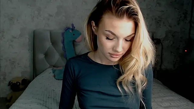 Snapshot of Ella_Milla chatting on 06.18.26 Ella Milla online show from 06.18.26