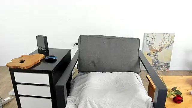 MendiPetite online show from 02.21.25