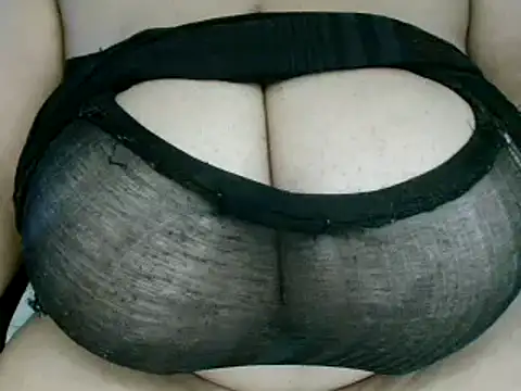 Hugetittiesxx2 online show from 02.16.25