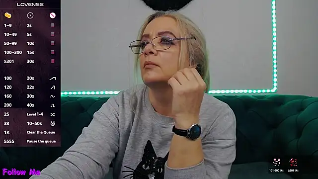 IvanaCharm online show from 10.14.25