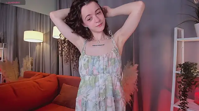 Curly Moon online show from 07.18.26