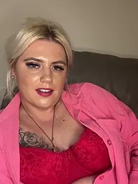 Snapshot of Blondiee3088 chatting on 12.19.24 Blondiee3088 online show from 12.19.24