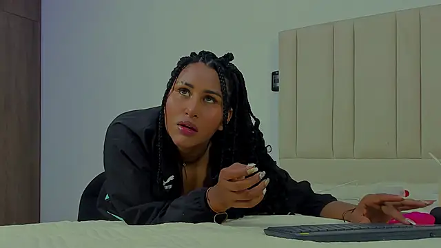 Snapshot of StormyButty18 chatting on 11.02.25 StormyButty18 online show from 11.02.25