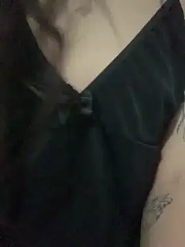 Snapshot of aylanaa chatting on 12.19.24 aylanaa online show from 12.19.24